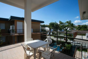 Marcelli, trilocale con terrazzo a due passi dal mare - M046